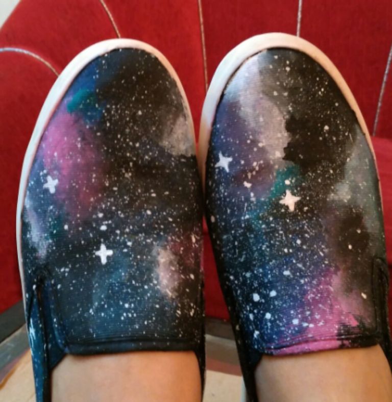 "نيفين" المصرية تنافس الطباعة على الملابس والأحذية12