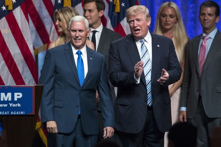 ترامب ونائبه بنس