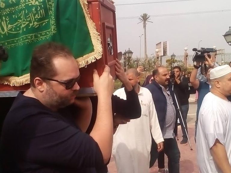 جنازة الفنان الراحل محمود عبد العزيز