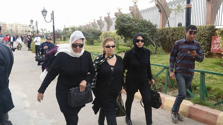 سهير رمزي في جنازة محمود عبد العزيز جنازة الفنان الراحل محمود عبد العزيز