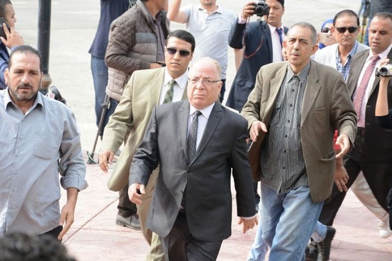 حلمي النمنم وزير الثقافة المصري في جنازة محمود عبد العزيز جنازة الفنان الراحل محمود عبد العزيز