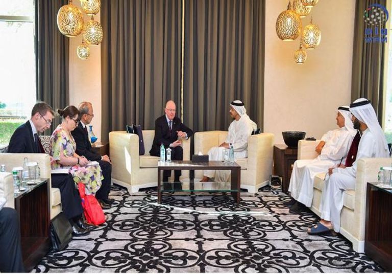 الشيخ عبدالله بن زايد آل نهيان يلتقي نظيره الإيرلندي في أبوظبي