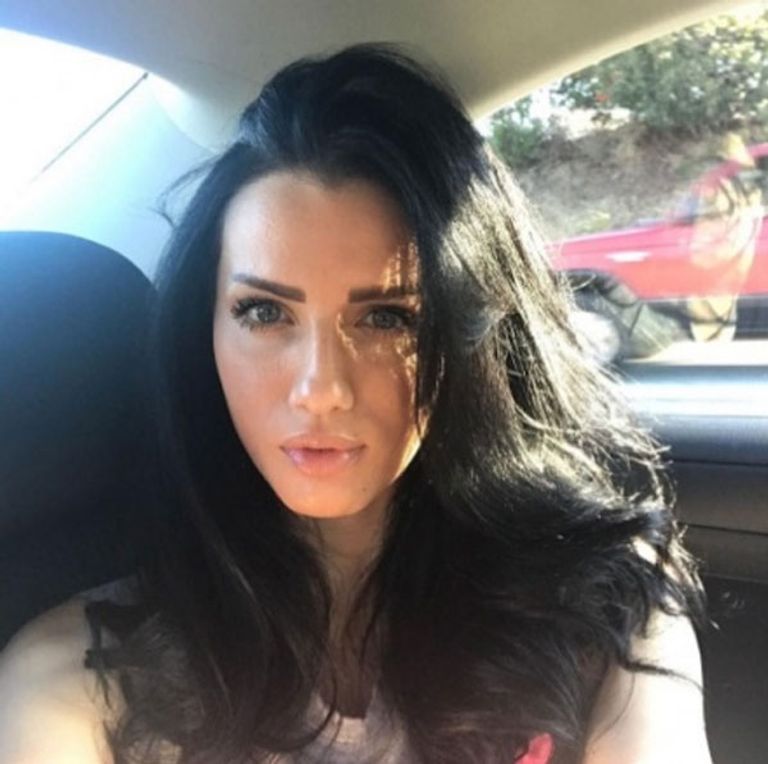 أردوغان وزوجته مع مراد يلدريم وخطيبته إيمان الباني في مطار بأنقرة