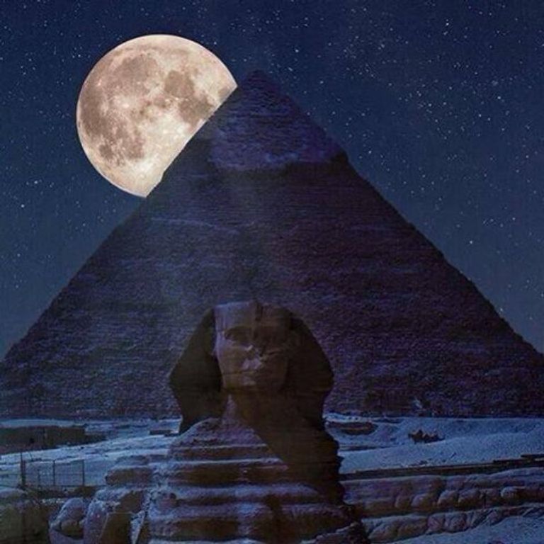 القمر الفائق بالأقصر