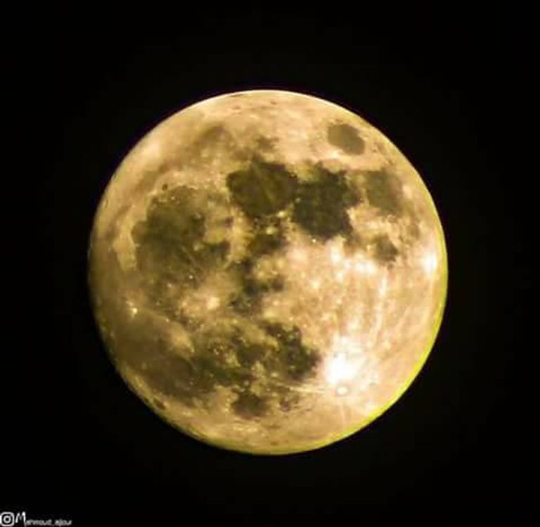 القمر الفائق بالأقصر