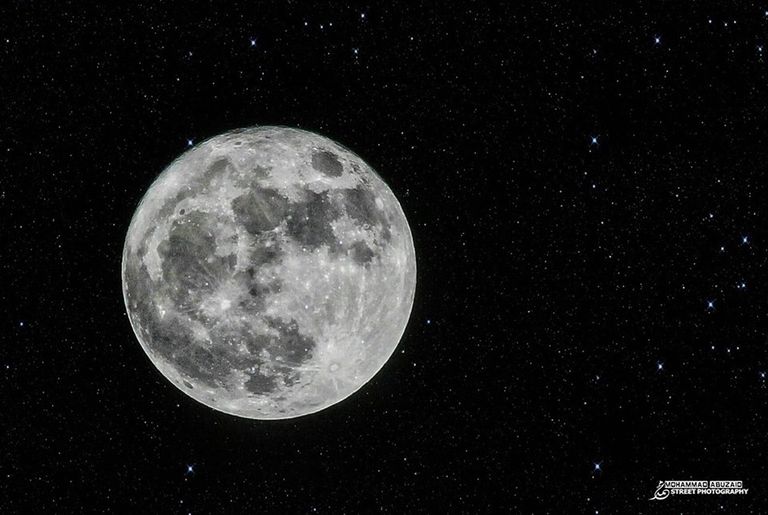 القمر الفائق بالأقصر