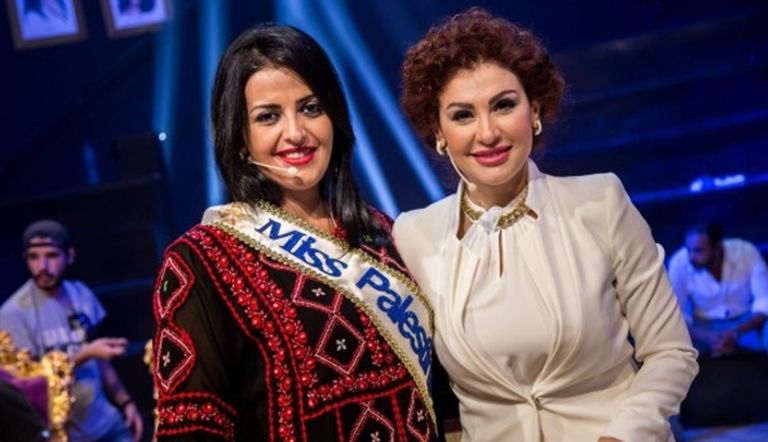 - روان الأسعد، فنانة تشكيلية فلسطينية