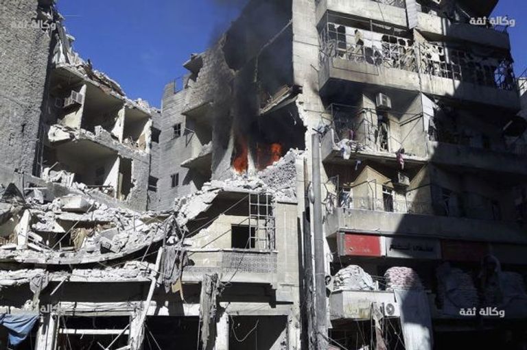 طفل ووالده في حلب