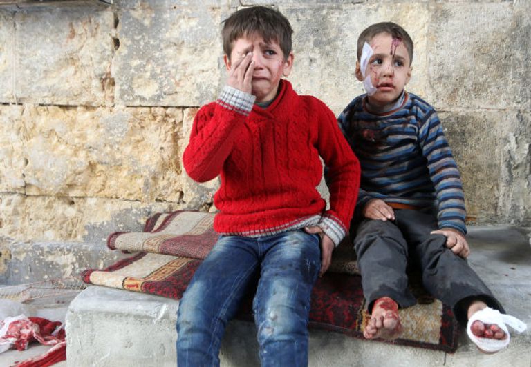 طفل ووالده في حلب