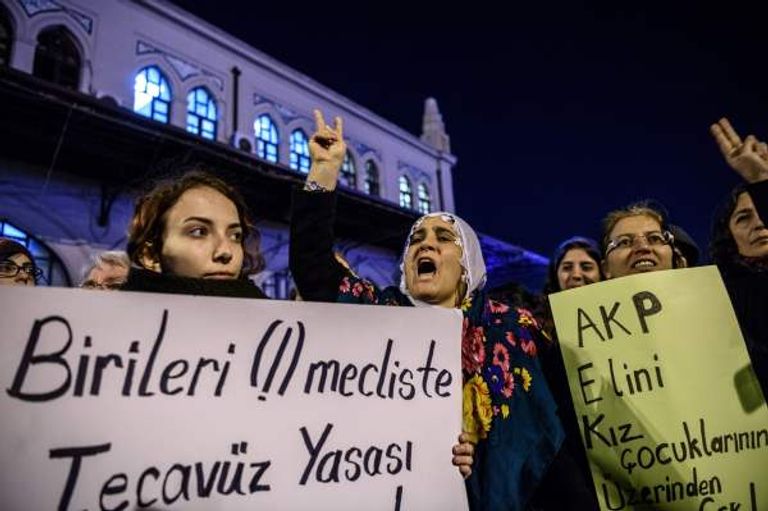 جانب من المظاهرات الرافضة للمقترح