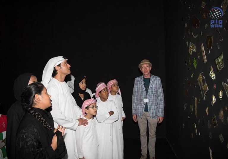 من زيارة الشيخ هزاع بن زايد آل نهيان، نائب رئيس المجلس التنفيذي لإمارة أبوظبي، لمعرض فن أبوظبي