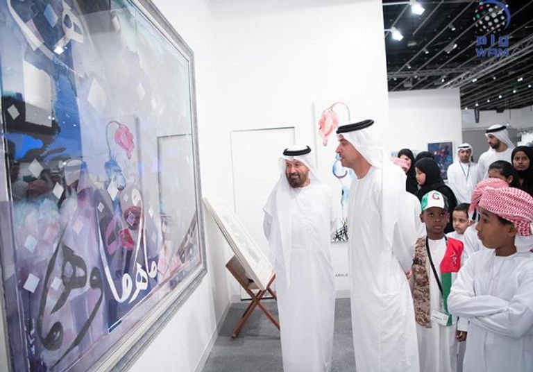 من زيارة الشيخ هزاع بن زايد آل نهيان، نائب رئيس المجلس التنفيذي لإمارة أبوظبي، لمعرض فن أبوظبي