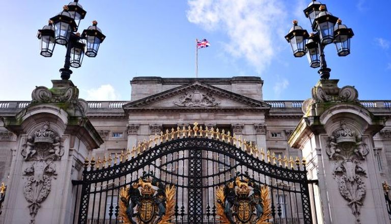 قصر باكنجهام المقر الرئيسي لملكة بريطانيا إليزابيث الثانية