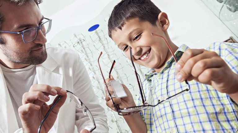 نظارات خاصة لعلاج عسر القراءة