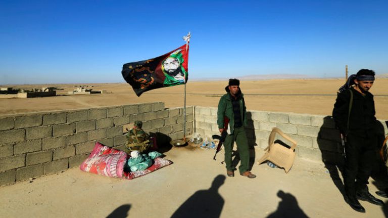 مقاتل بالحشد الشعبي في بلدة برتيلا