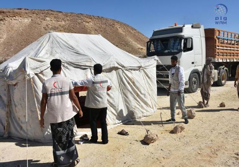 قافلة الهلال الأحمر متجهة لقرى حضرموت