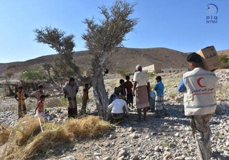 قافلة الهلال الأحمر متجهة لقرى حضرموت