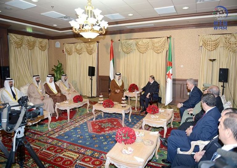 منصور بن زايد يزور مقبرة شهداء الجزائر