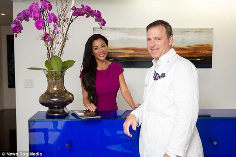 الجراح قام بتعديل جسم زوجته