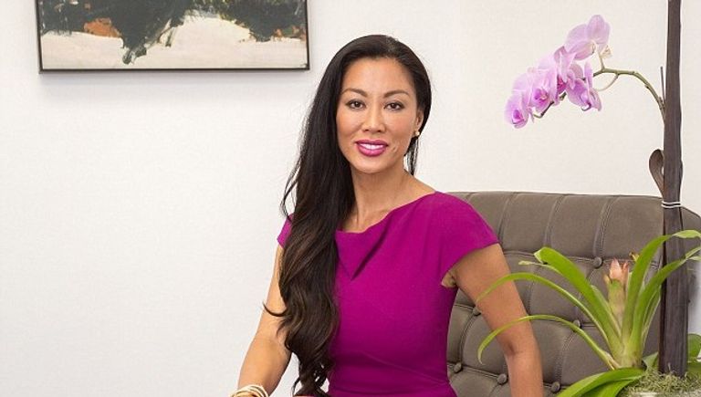 الجراح قام بتعديل جسم زوجته