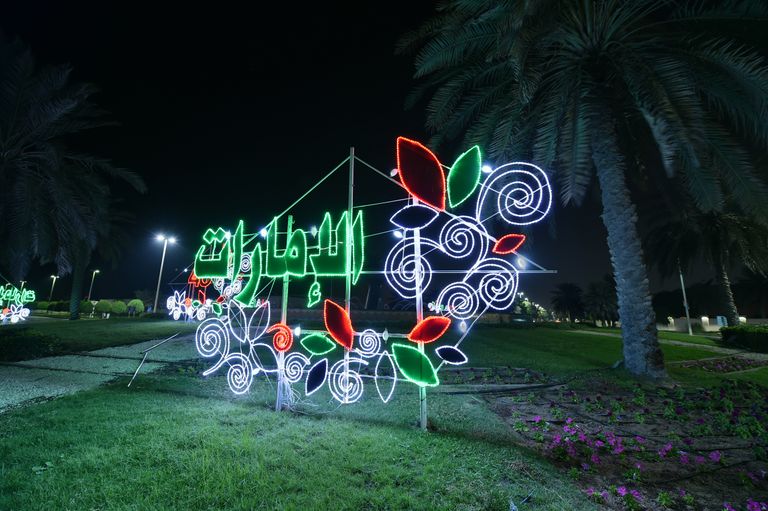 الزينة في شوارع أبوظبي