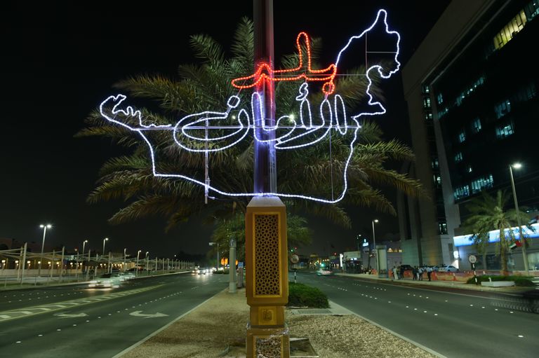 الزينة في شوارع أبوظبي