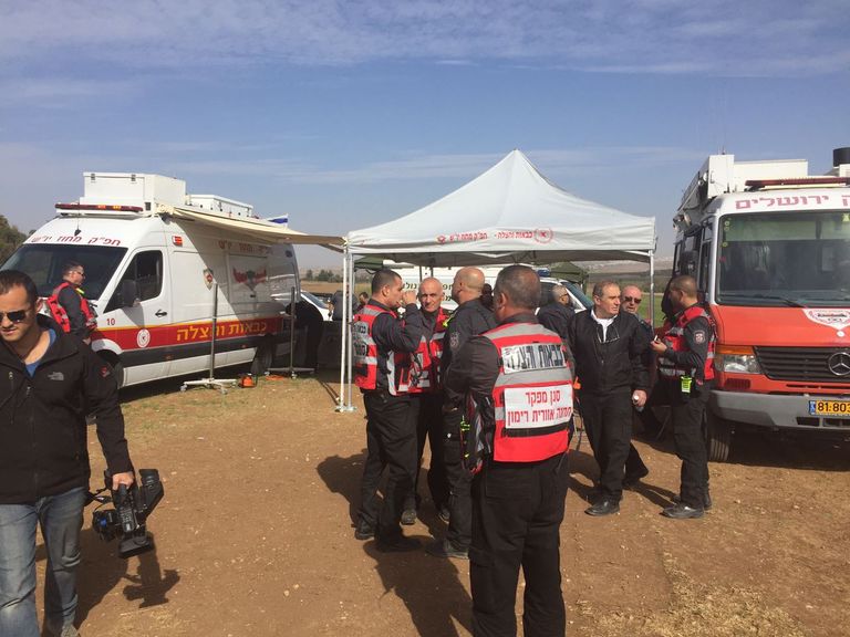 طائرة إطفاء إسرائيلية تحاول السيطرة على الحريق