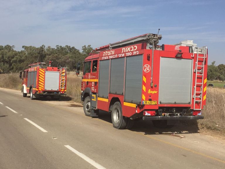 طائرة إطفاء إسرائيلية تحاول السيطرة على الحريق