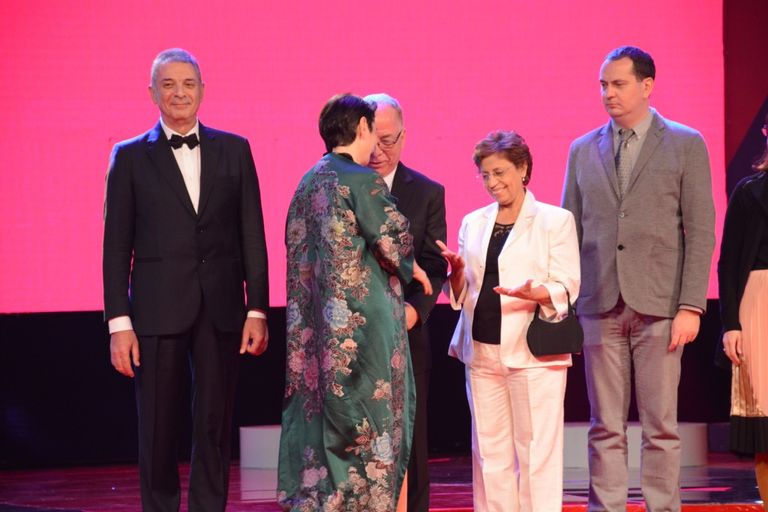 خلال حفل تسيلم الجوائز