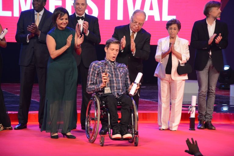 خلال حفل تسيلم الجوائز