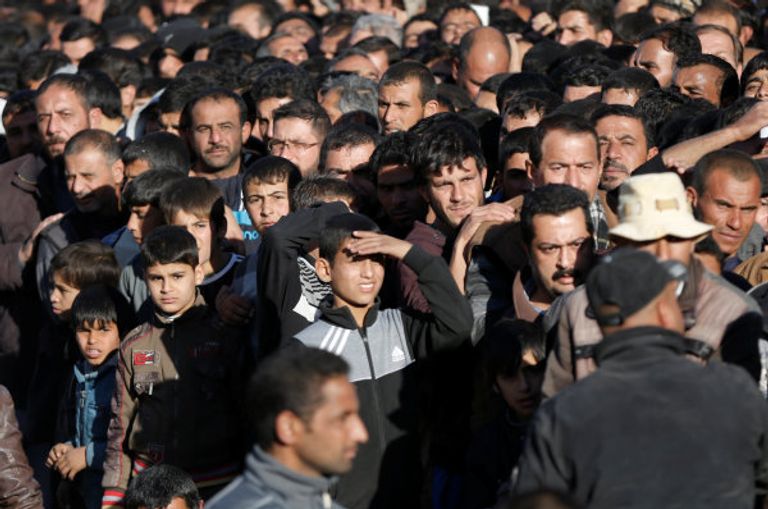 فتاة فارة من أحياء الموصل