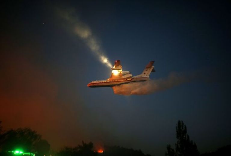 طائرات تشارك فى إخماد حرائق إسرائيل