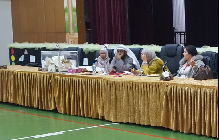 الكويتيات يشاركن الإشرف على الانتخابات