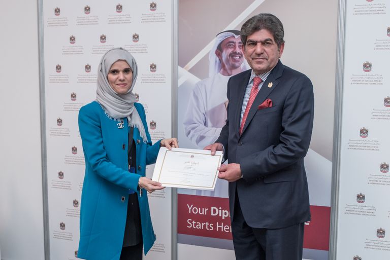 شمة بنت سهيل المزروعي وزيرة شؤون الشباب 