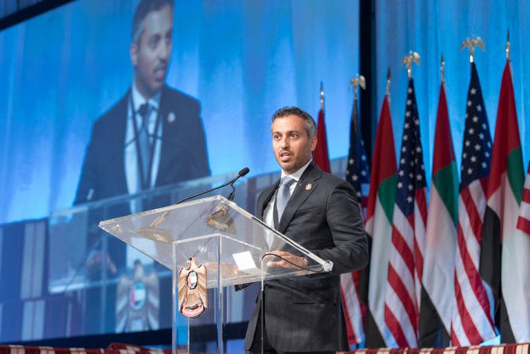 شمة بنت سهيل المزروعي وزيرة شؤون الشباب 