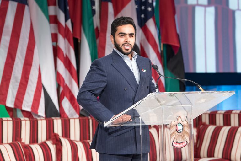 شمة بنت سهيل المزروعي وزيرة شؤون الشباب 