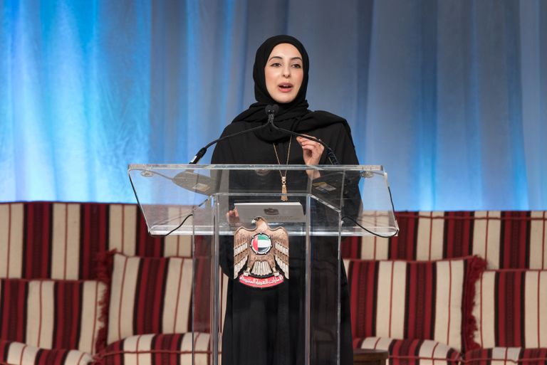 شمة بنت سهيل المزروعي وزيرة شؤون الشباب 