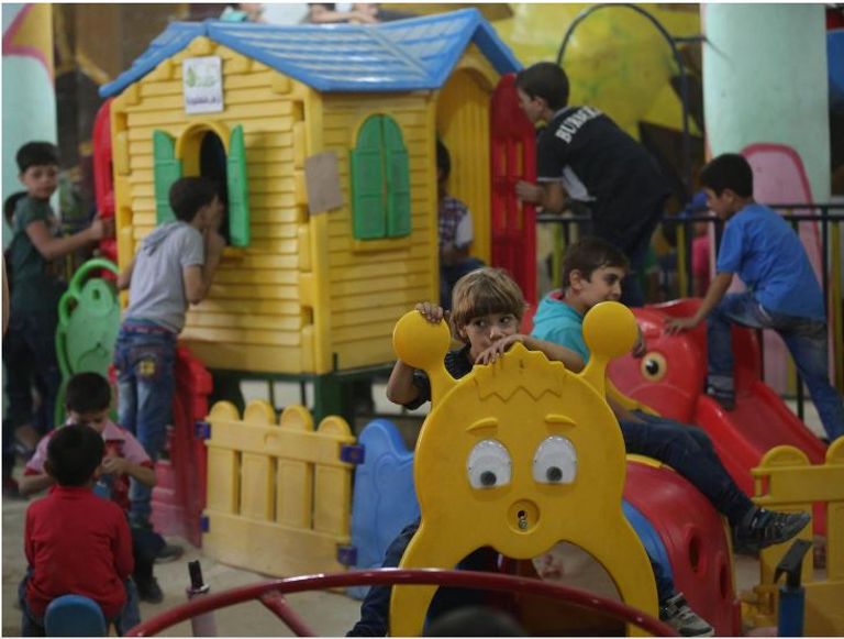 أرض الطفولة ملعب سري تحت الأرض