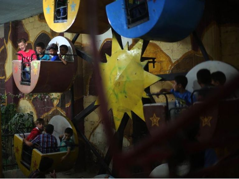 أرض الطفولة ملعب سري تحت الأرض