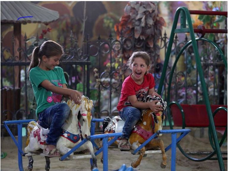 أرض الطفولة ملعب سري تحت الأرض