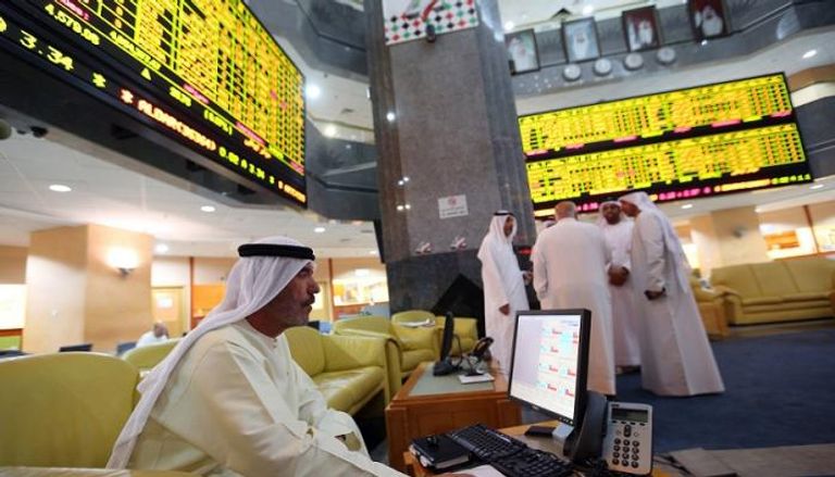 تباين مؤشرات سوقي الإمارات