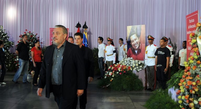 كاسترو مع زوجته الأولى ميرتا دياز بالارت