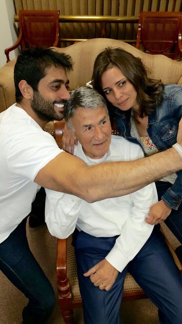 صورة سيلفي تجمع أبطال المسلسل