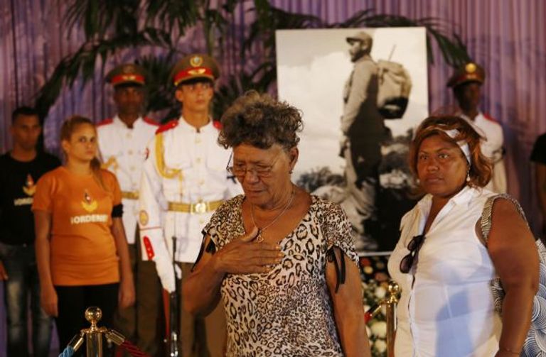 كوبية تودع كاسترو