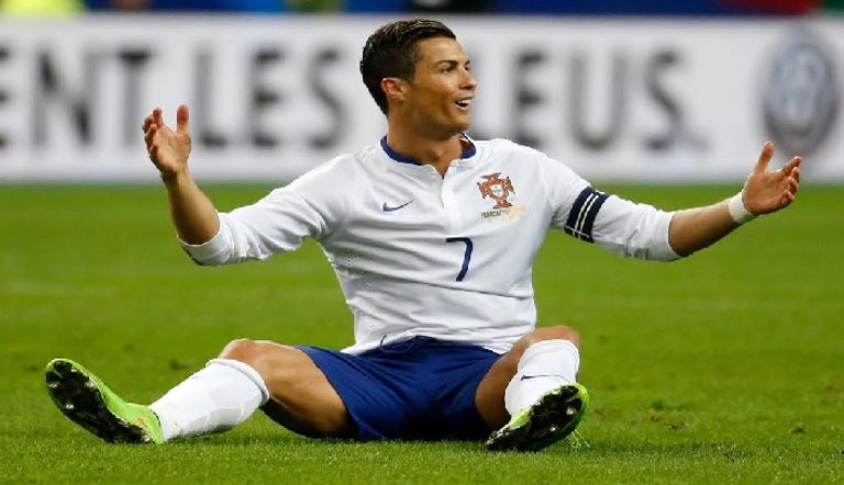 5 حوادث طريفة طاردت نجوم الكرة في الطائرات - صورة 5