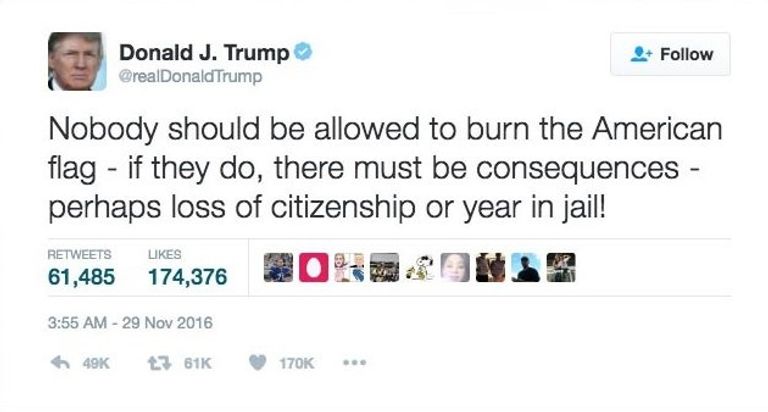 ترامب يستعمل هاتفه لكتابة تغريدة