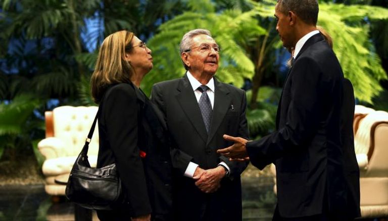 أوباما مع رئيس كوبا راؤول كاسترو