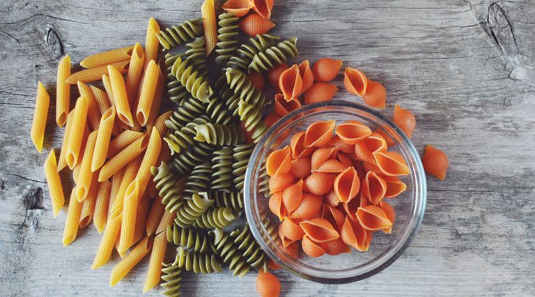 صورة من الإنترنت لشخص يجري اختبار السكري