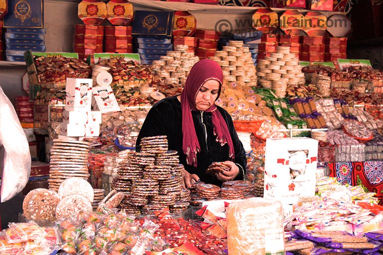 حلوى المولد تنتظر فرحة البيع