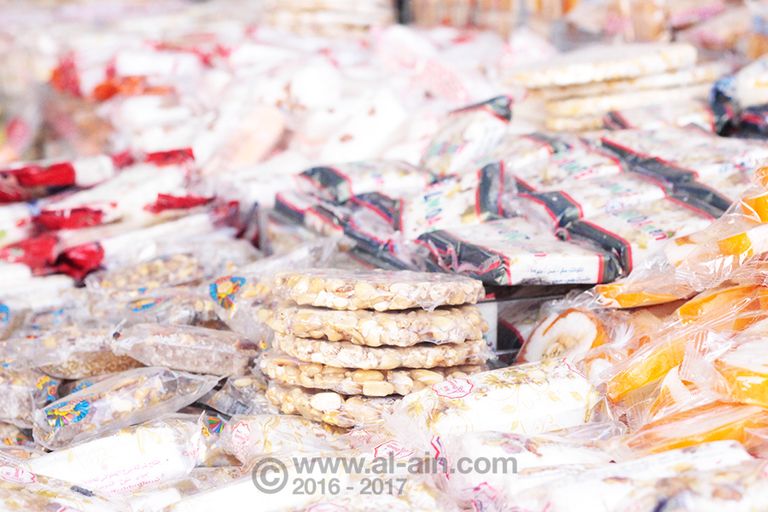 حلوى المولد تنتظر فرحة البيع
